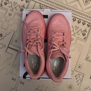 Size 9 lululemon Strongfeel shoe- never worn!